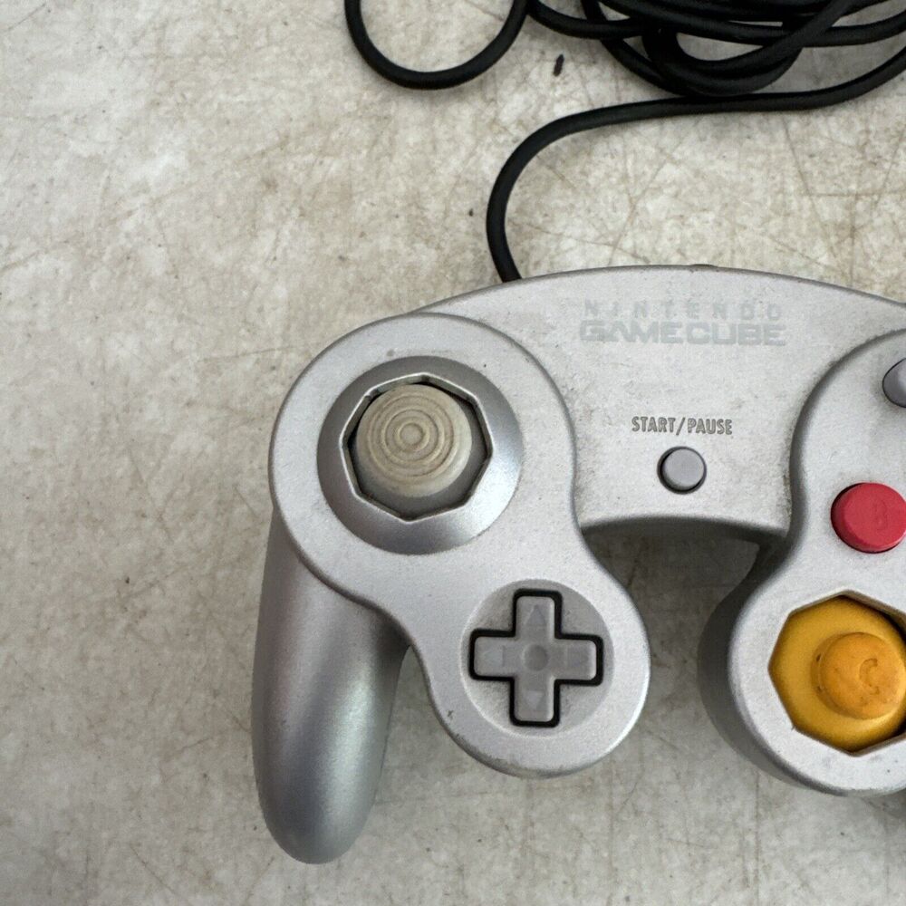 Nintendo GameCube Controller - Silver - Picture 2 of 6